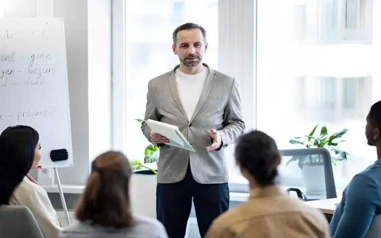 La comunicación no verbal: Cómo utilizar el lenguaje corporal para transmitir mensajes efectivos